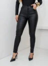 calça resinada preta
