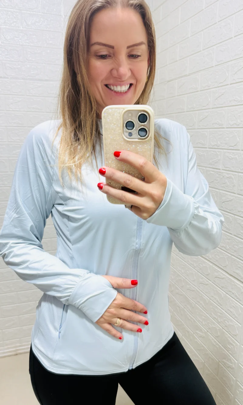jaqueta esportiva azul clara