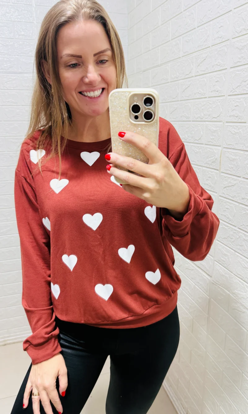 blusa moletinho coração vermelha