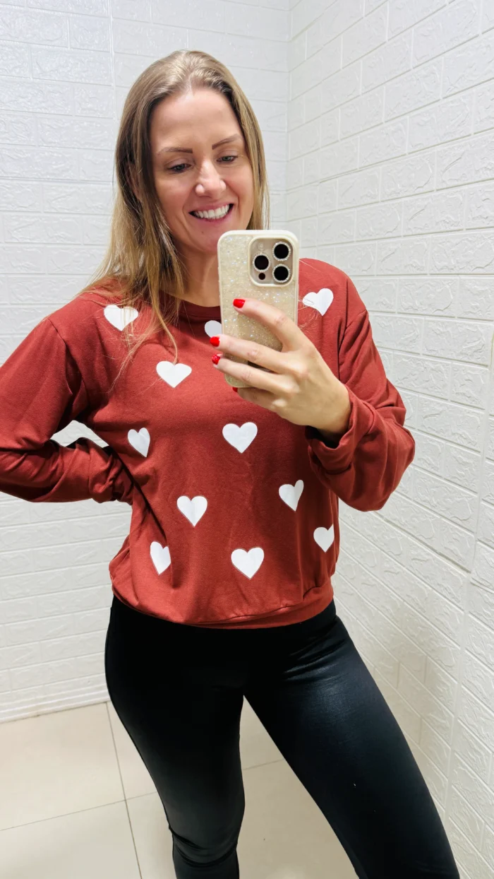 blusa moletinho coração vermelha blusa moletinho coração vermelha
