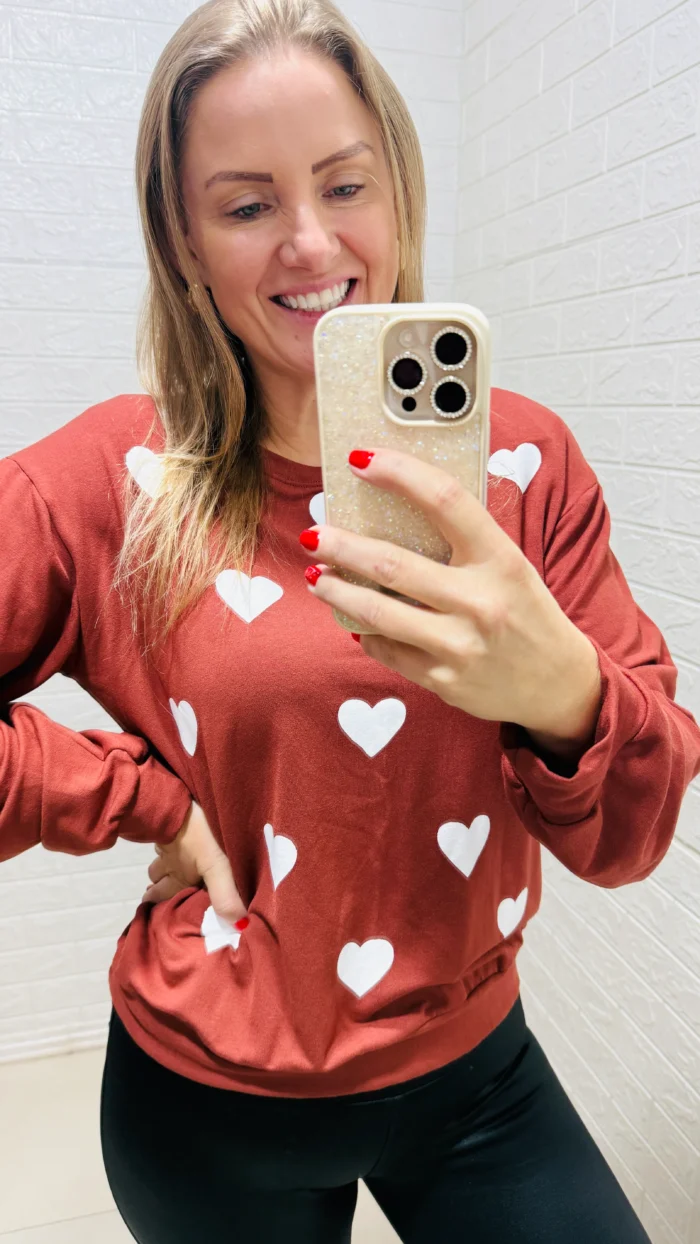 blusa moletinho coração vermelha