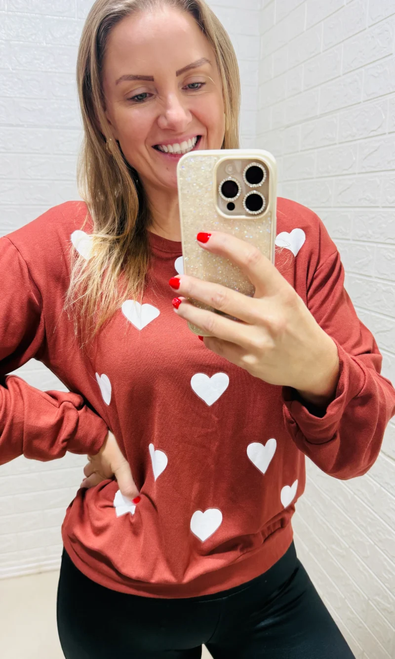 blusa moletinho coração vermelha