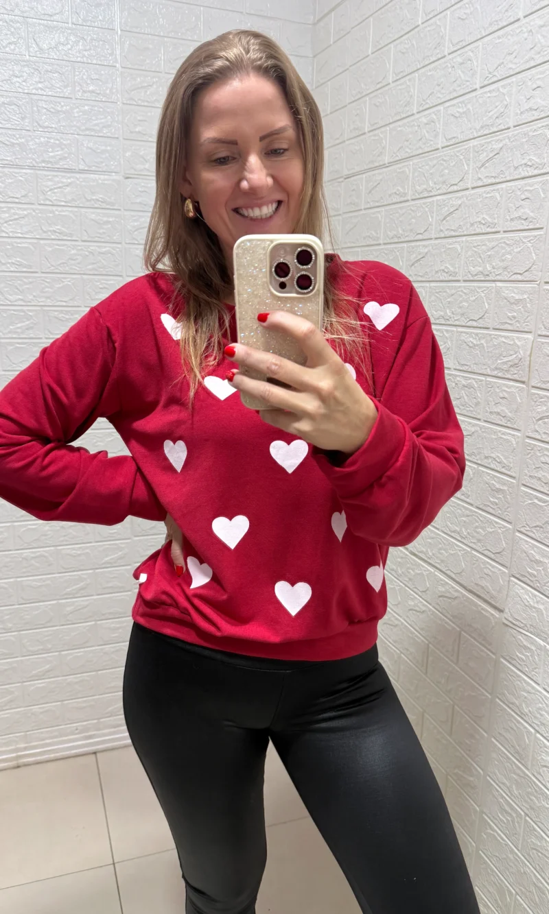 blusa moletinho coração vermelha