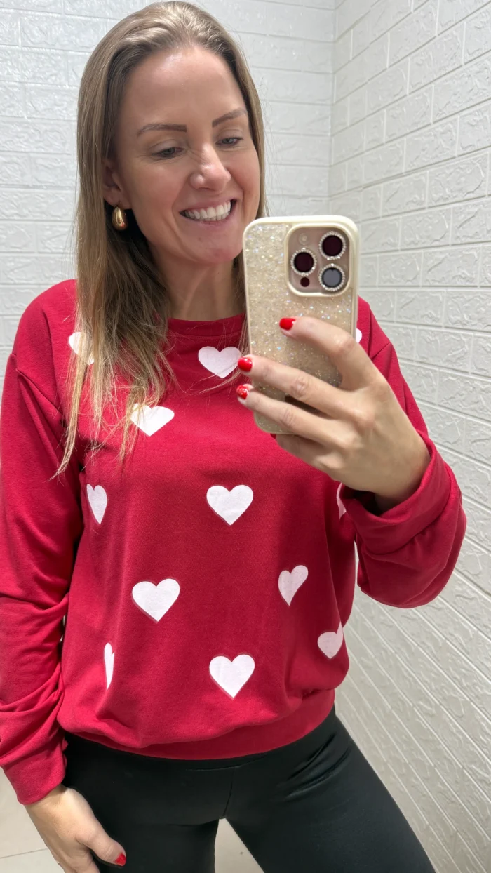 blusa moletinho coração vermelha