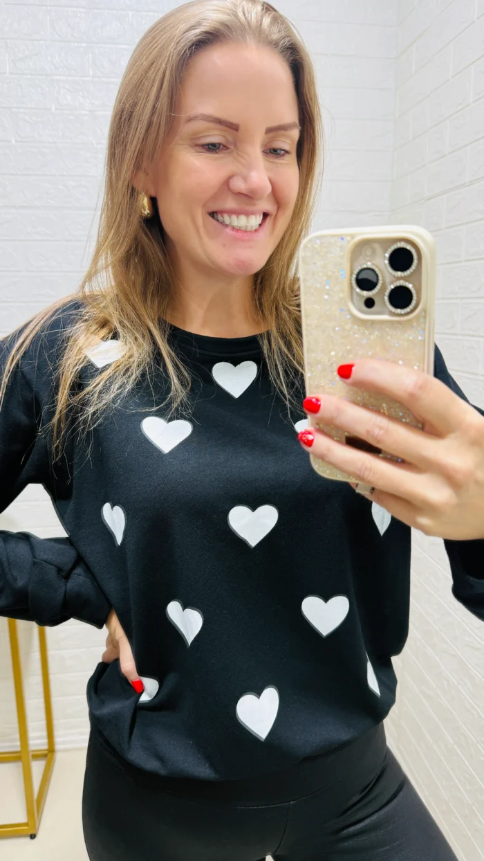 blusa moletinho coração vermelha