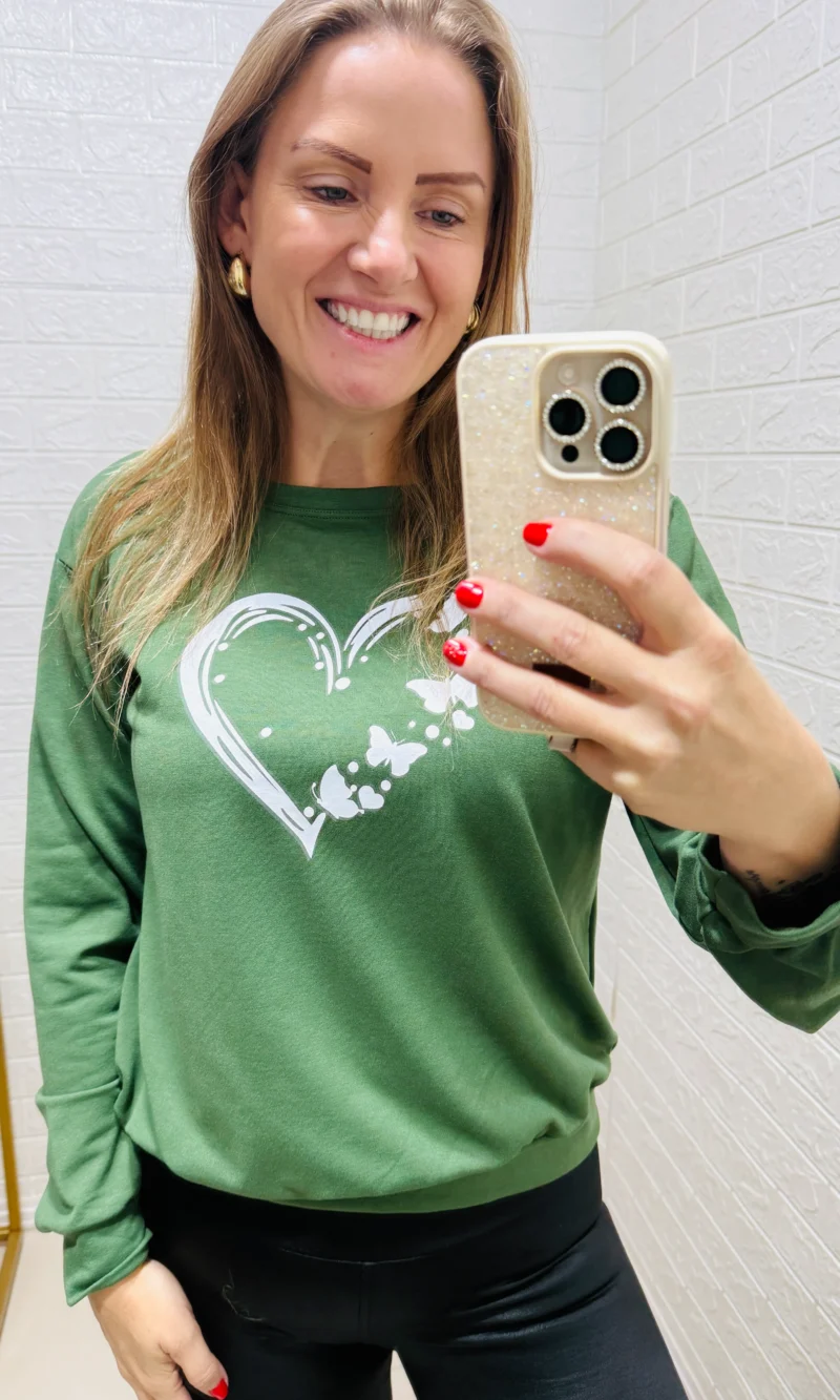blusa moletinho coração vermelha