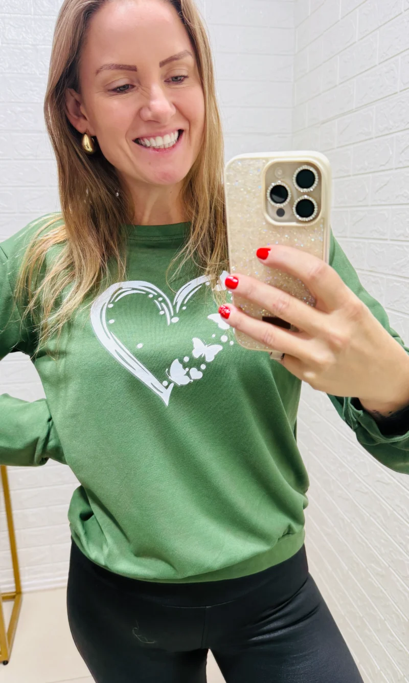 blusa moletinho coração vermelha