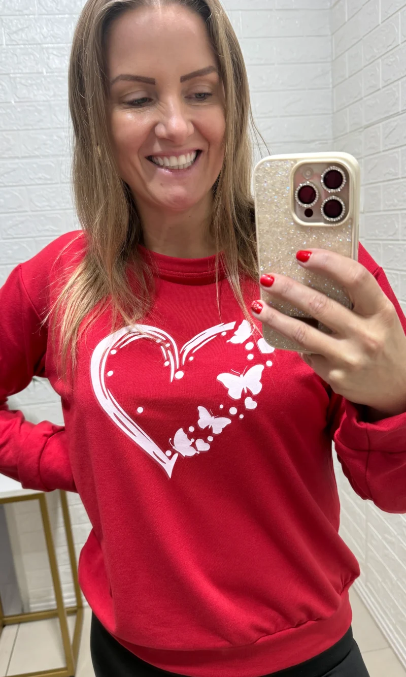 blusa moletinho coração vermelha