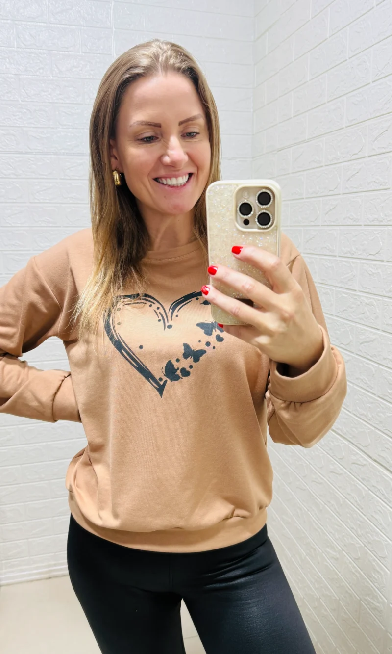 blusa moletinho coração vermelha