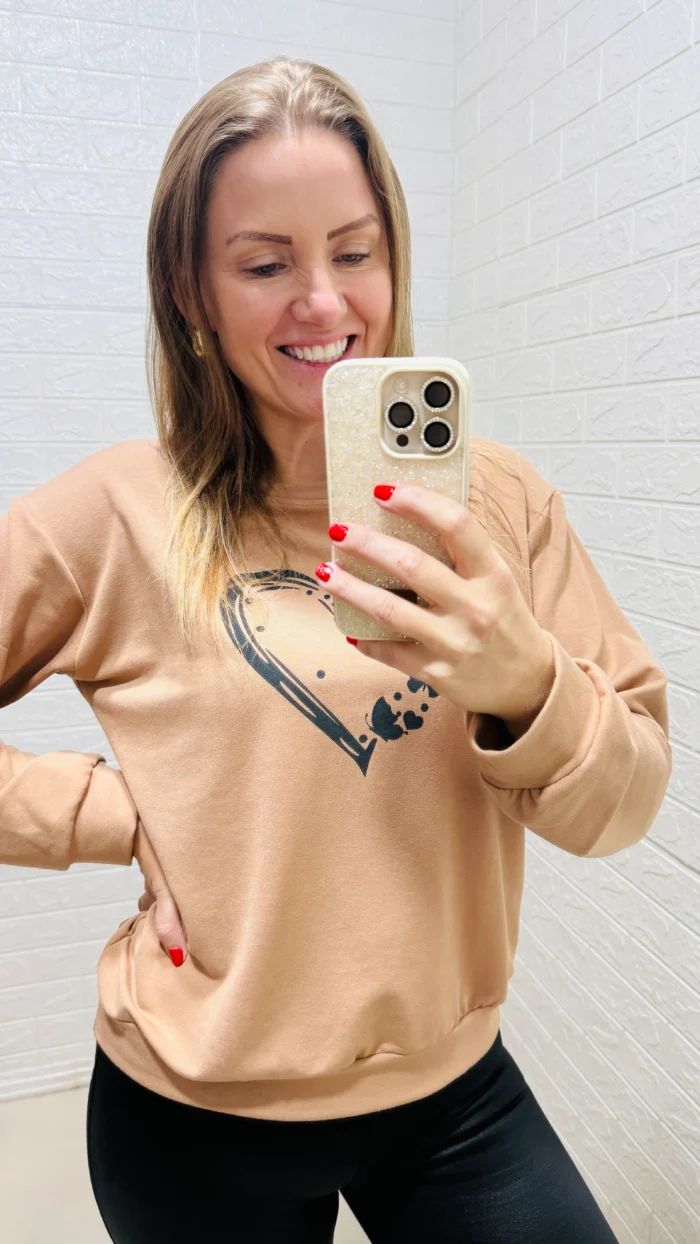 blusa moletinho coração vermelha blusa moletinho coração vermelha