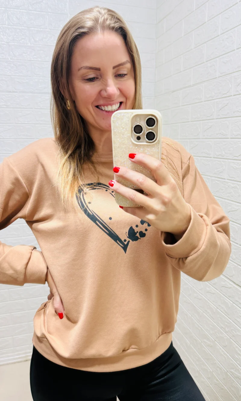blusa moletinho coração vermelha