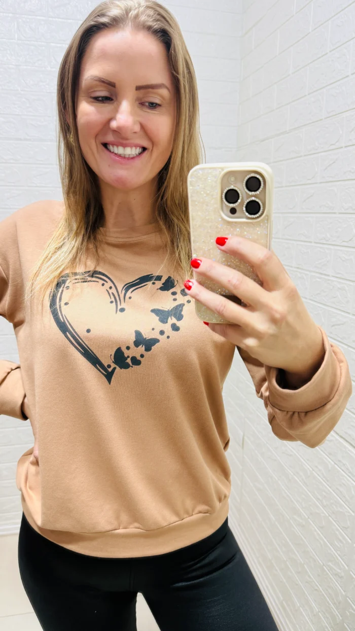 blusa moletinho coração vermelha blusa moletinho coração vermelha