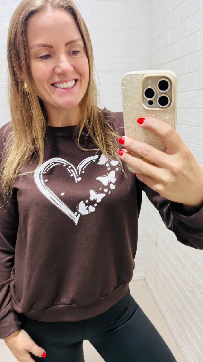 blusa moletinho coração vermelha