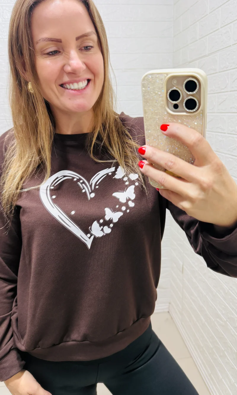 blusa moletinho coração vermelha