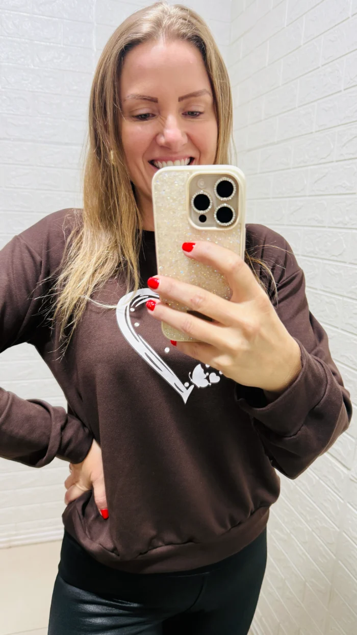 blusa moletinho coração vermelha blusa moletinho coração vermelha