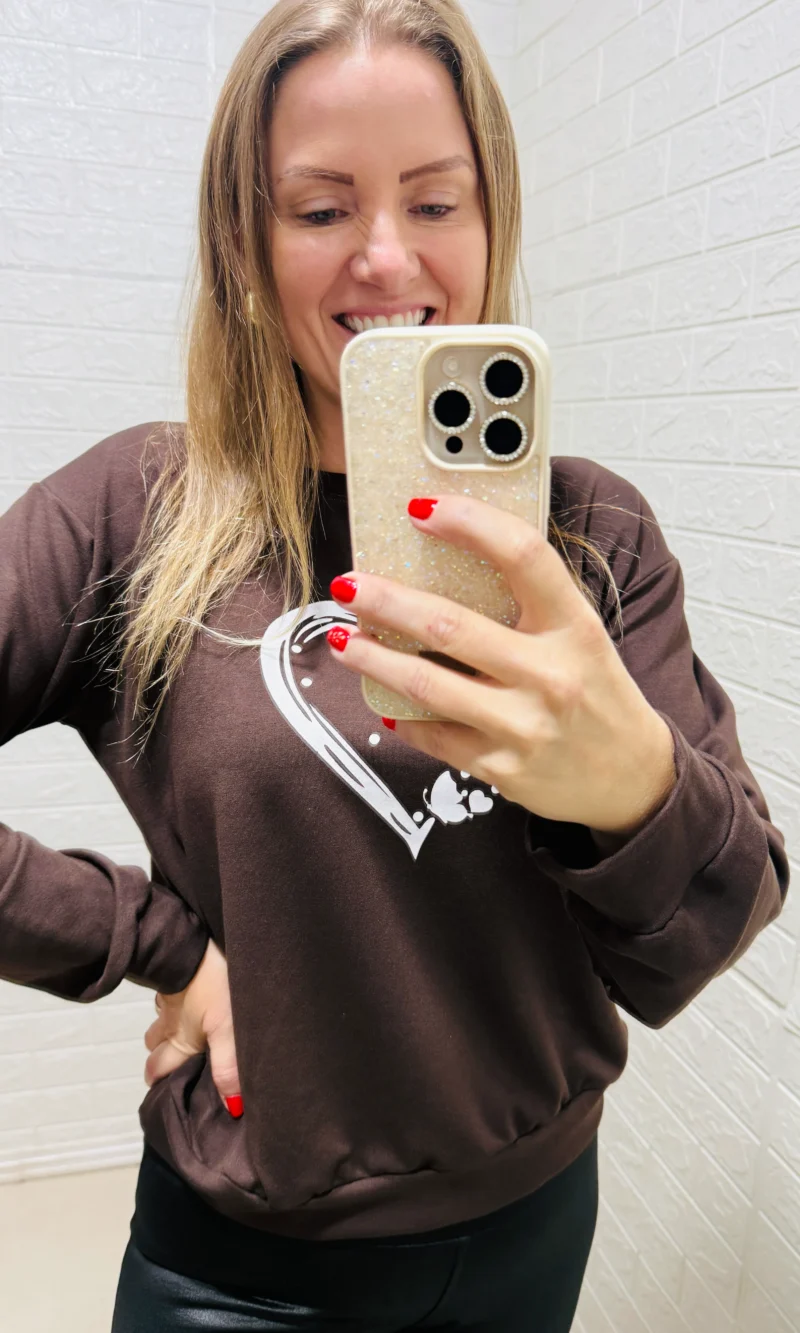 blusa moletinho coração vermelha