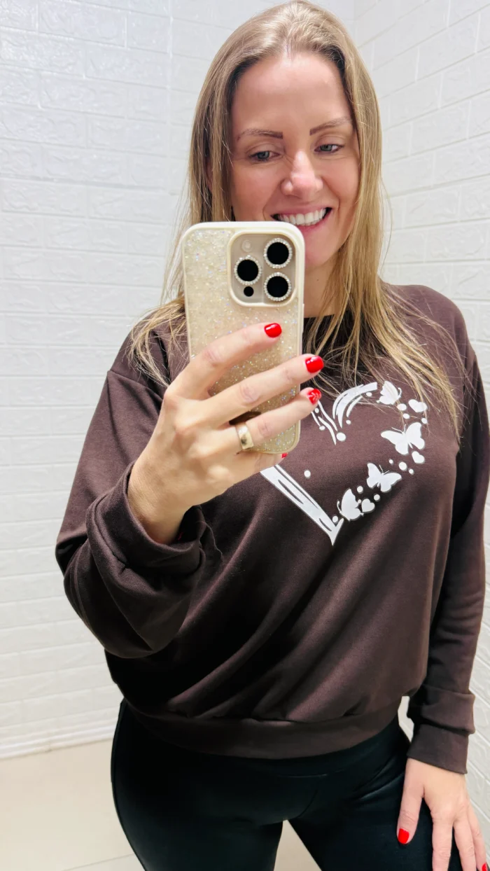 blusa moletinho coração vermelha blusa moletinho coração vermelha