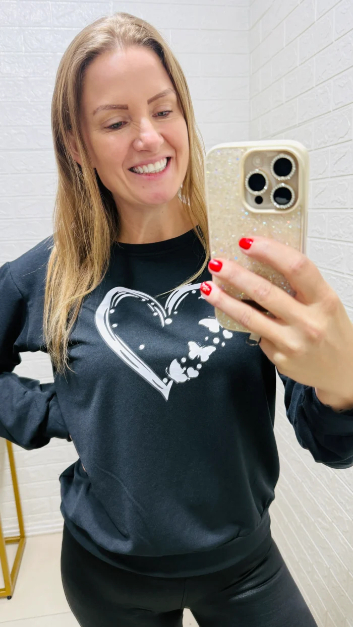 blusa moletinho coração vermelha