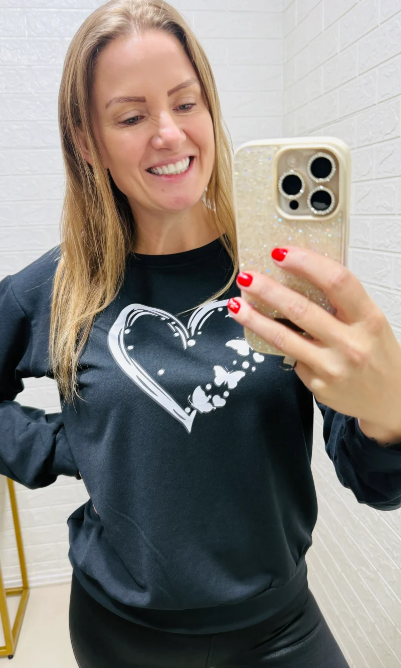 blusa moletinho coração vermelha