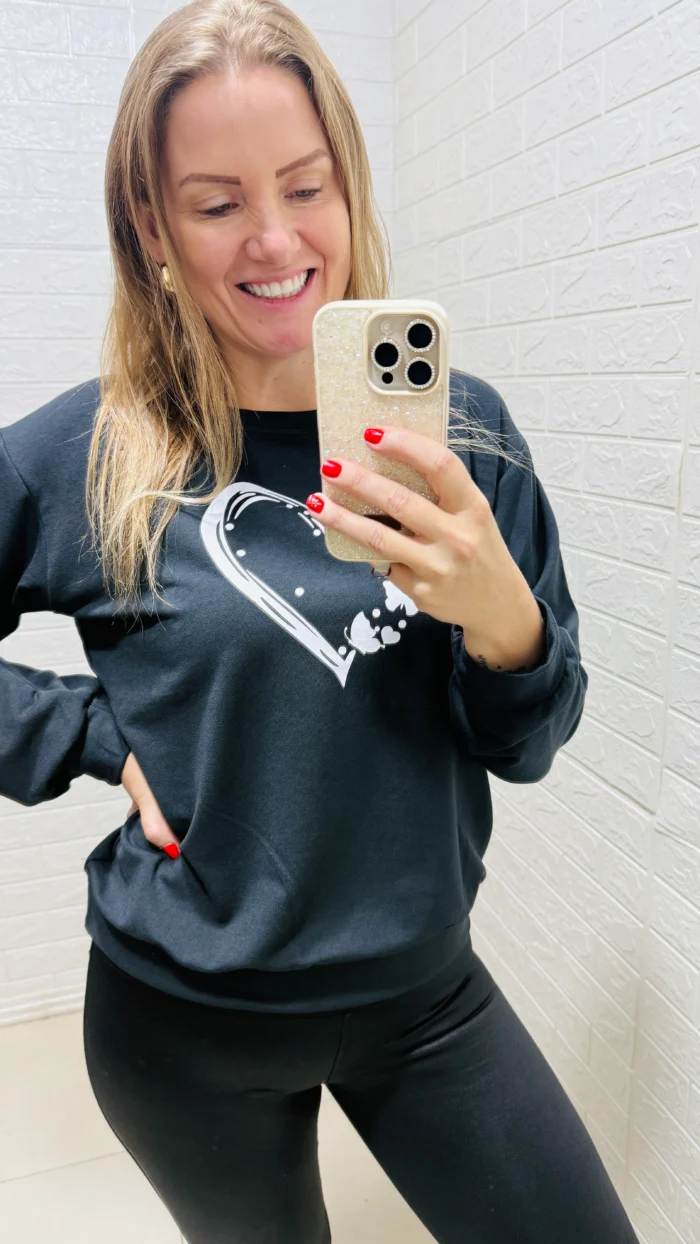 blusa moletinho coração vermelha blusa moletinho coração vermelha