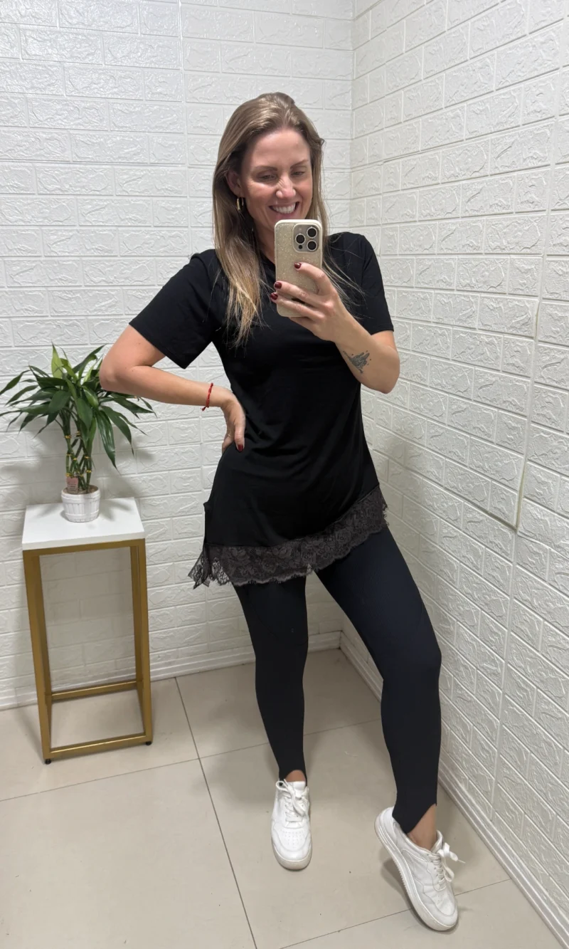 blusa feminina alongada assimétrica com renda branca