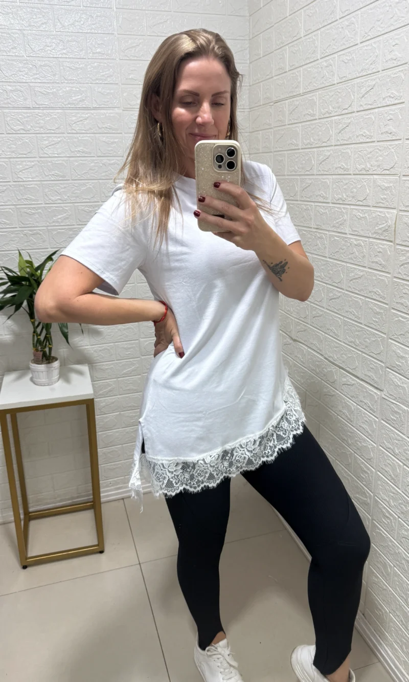 blusa feminina alongada assimétrica com renda branca