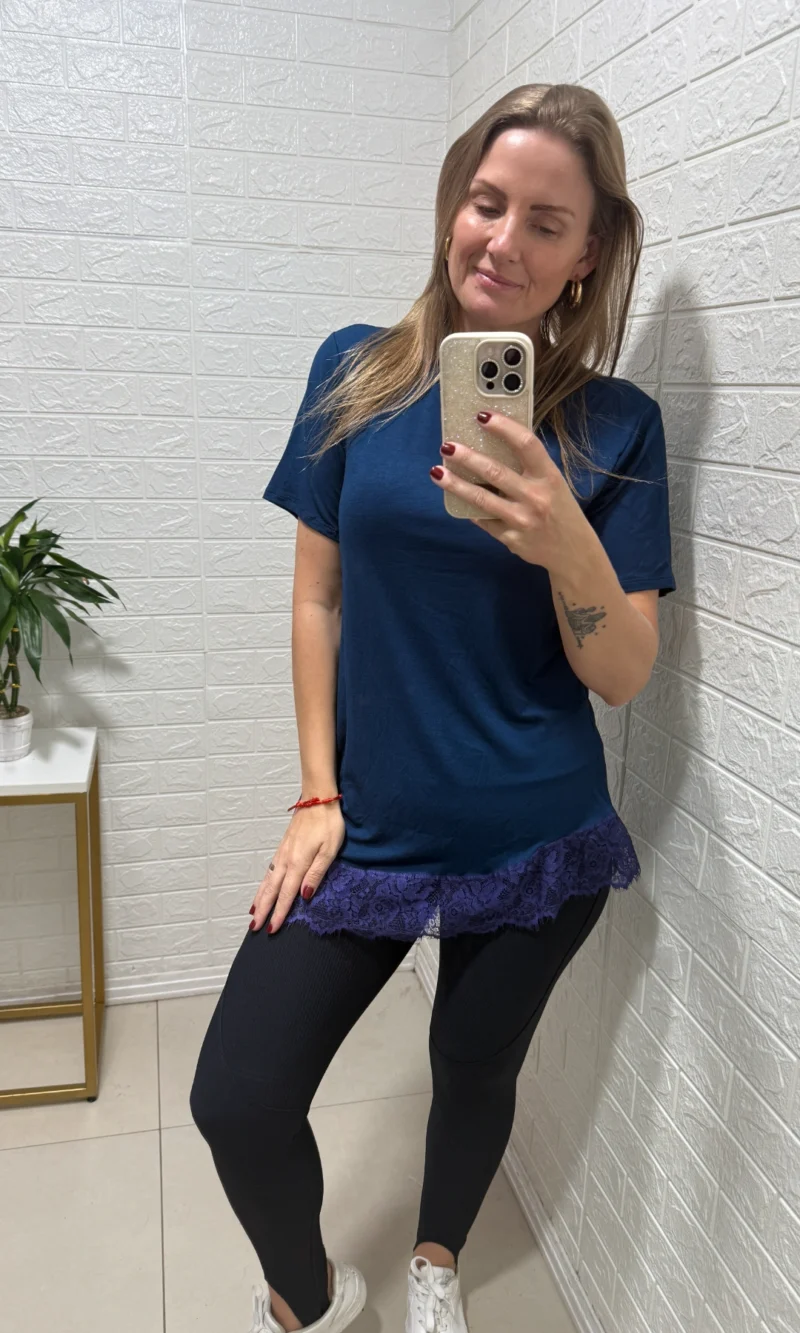 blusa feminina alongada assimétrica com renda branca