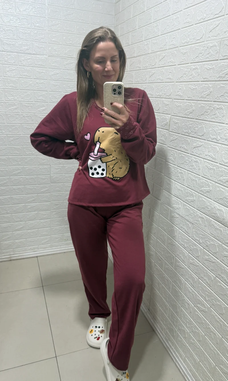 conjunto pijama capivara bordô