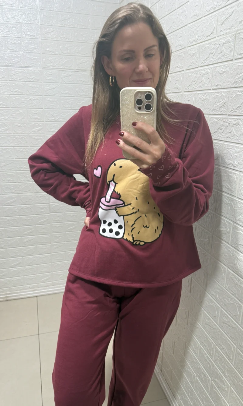 conjunto pijama capivara bordô